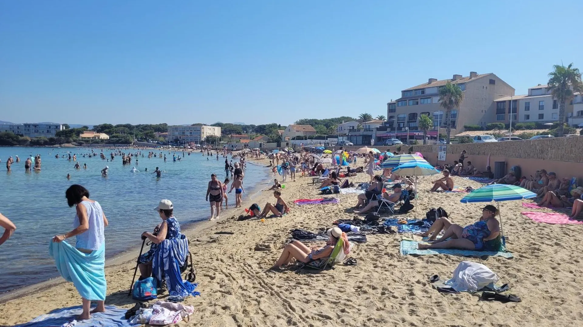 Ecrin De Verdure De 45 M2 - Plage A 400M - Jardin, Parking Prive, Wifi ル・ブリュスク 0*,  フランス