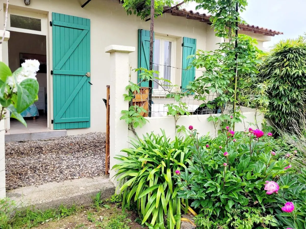 Ecrin De Verdure De 45 M2 - Plage A 400M - Jardin, Parking Prive, Wifi location