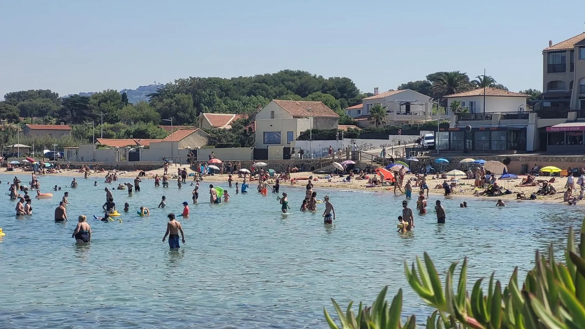 Holiday home Ecrin De Verdure De 45 M2 - Plage A 400M - Jardin, Parking Prive, Wifi Le Brusc France